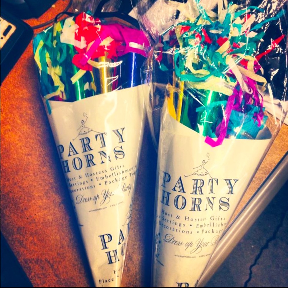 Tops Malibu Party Horns